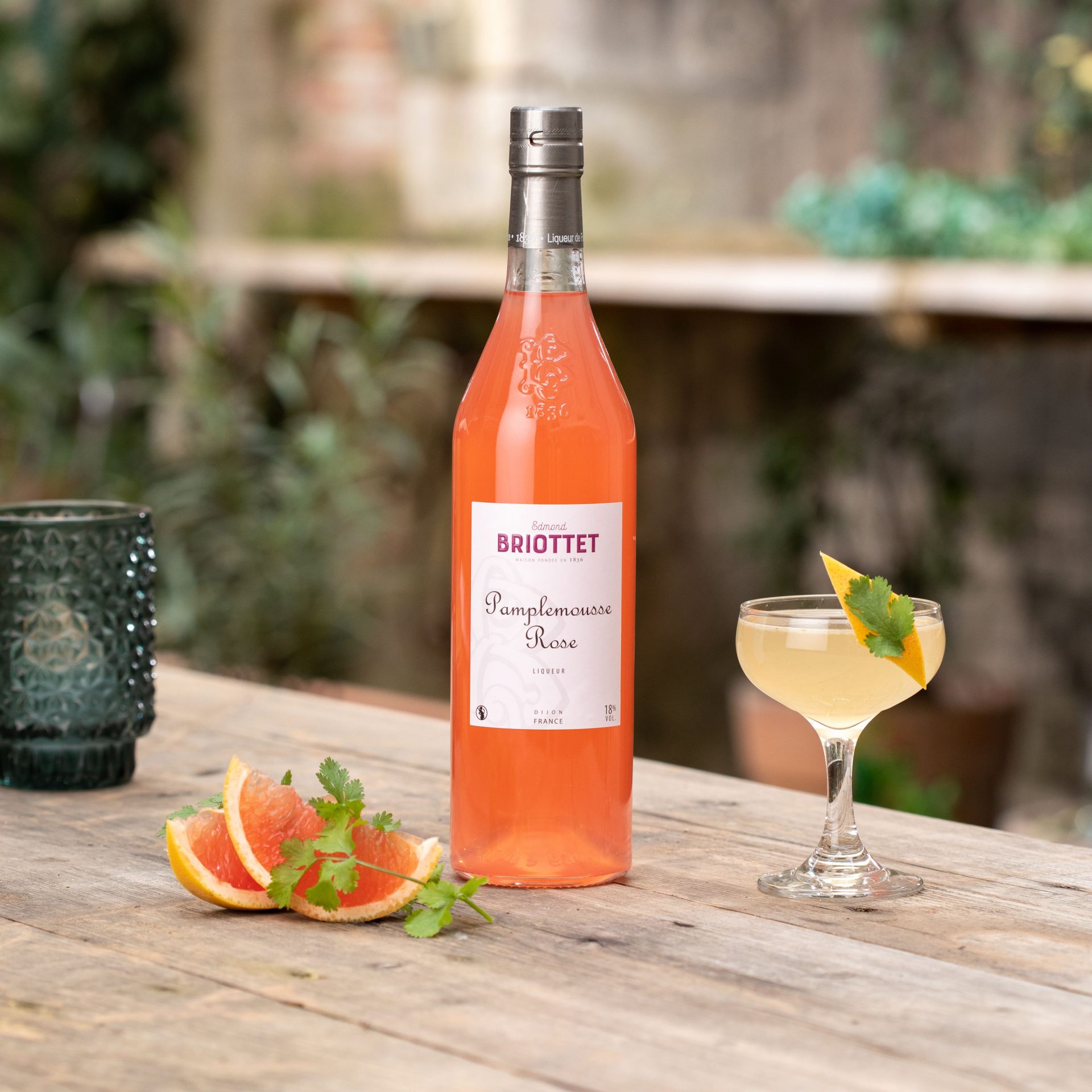 11-Briottet Cocktails 2021 - Pastel Waves - Liqueur de Pamplemousse Rose