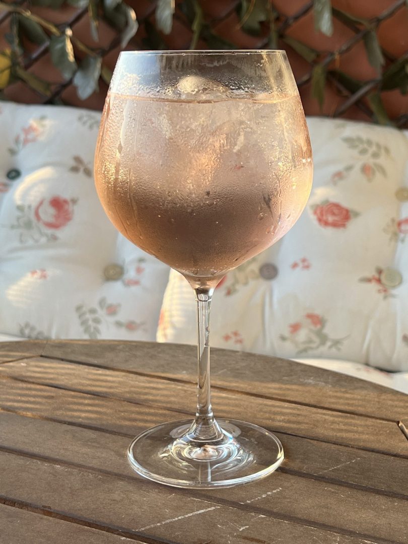 cocktail-liqueur-rose-hydromel-tonic-fleur-de-sureau-cocktail-floral