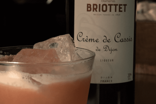 Cocktail Bourbon Renewal Briottet Crème de Cassis de Dijon
