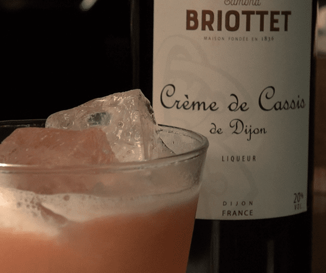 Cocktail Bourbon Renewal Briottet Crème de Cassis de Dijon