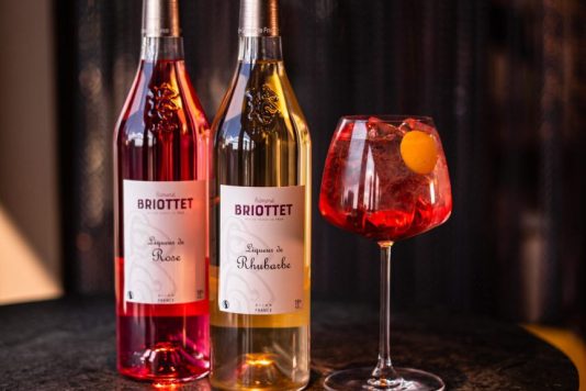 recette cocktail liqueur de rhubarbe liqueur de rose Briottet jardin anglais