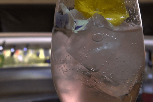recette Cocktail Blooming Buds avec liqueur de sureau liqueur de violette liqueur de rose Briottet