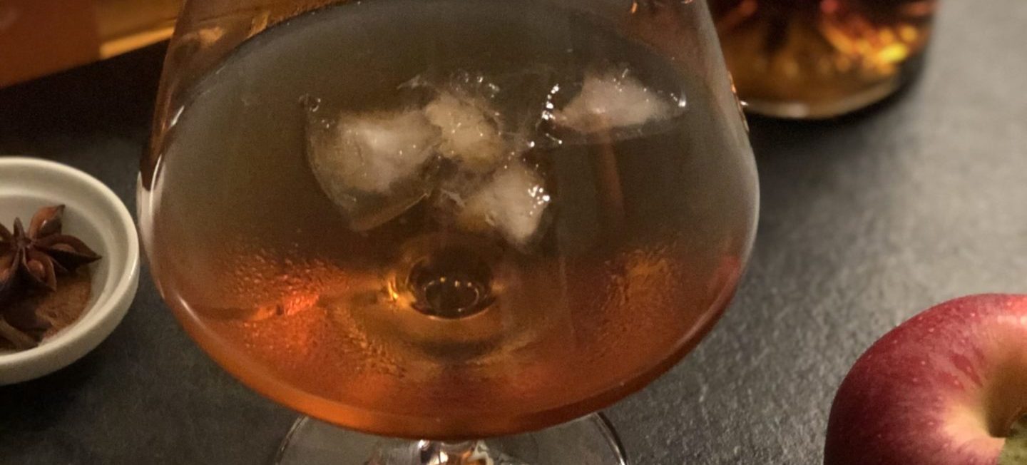 recette cocktail pom'cannelle avec liqueur de pain d'épices jus de pomme et calvados