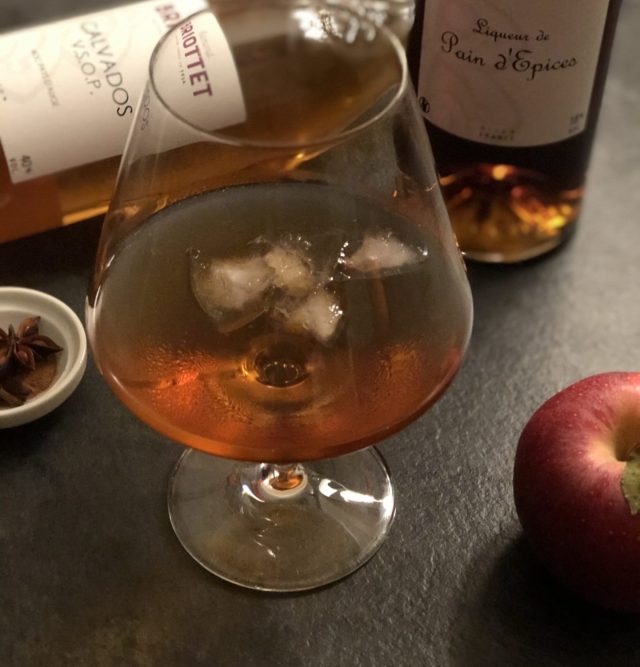 recette cocktail pom'cannelle avec liqueur de pain d'épices jus de pomme et calvados