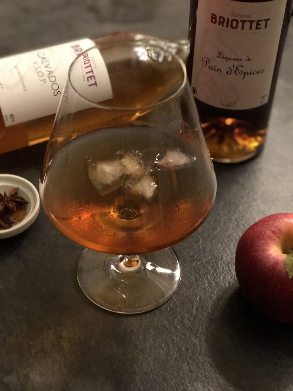 recette cocktail pom'cannelle avec liqueur de pain d'épices jus de pomme et calvados