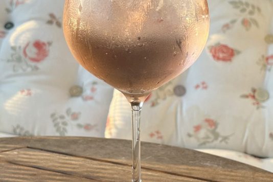 cocktail-liqueur-rose-hydromel-tonic-fleur-de-sureau-cocktail-floral