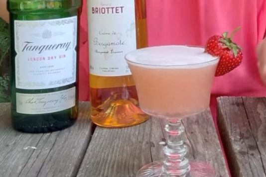 cocktail-strawberry-bergamot-eatsandtinyfeats-