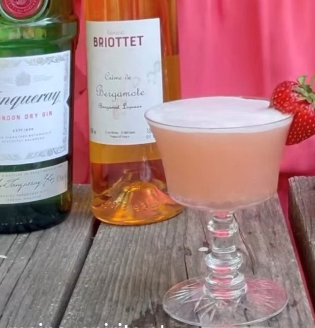 cocktail-strawberry-bergamot-eatsandtinyfeats-