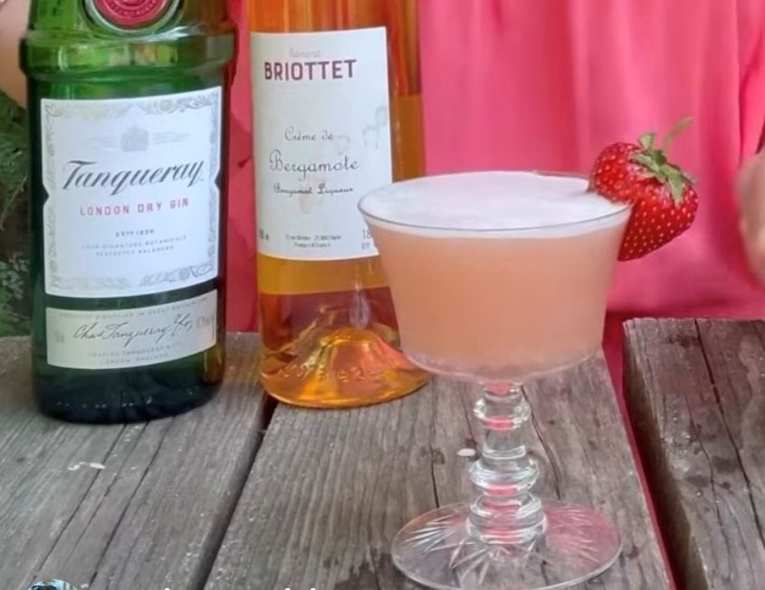 cocktail-strawberry-bergamot-eatsandtinyfeats-