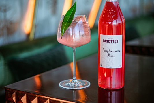 cocktail pamplemousse fizz avec liqueur de pamplemousse