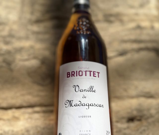 bouteille de liqueur de vanille de madagascar briottet